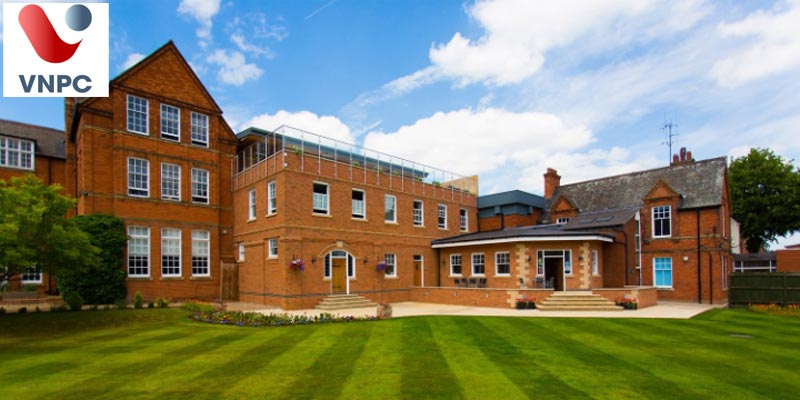 Tới một trong những ngôi trường lâu đời nhất Anh Quốc, trường Wellingborough