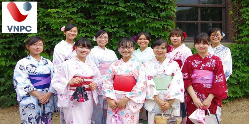 Trong thời gian du học Nhật Bản có được về nước thăm gia đình không? 